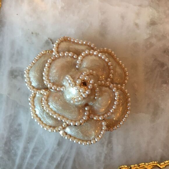 PEARL FROSTED Brooch!  - Picture 8 of 16